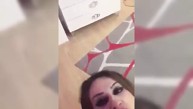 جنده با لذت زیاد کیر رو می مکه