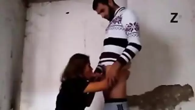 یه زن شوهردار ترک به دوست پسرش خیانت می کنه و با دوستش می خوابه.