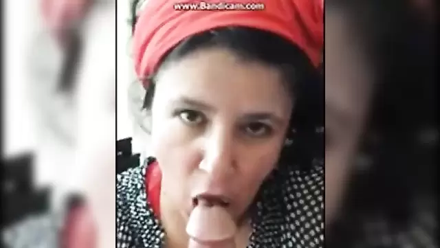 یه مرد ترک با یه زن جاافتاده ساک می زنه.