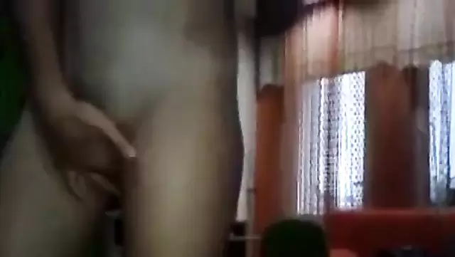 یه زن ترک حشری میاد رو کیر سفت شوهرش و سوارش میشه.